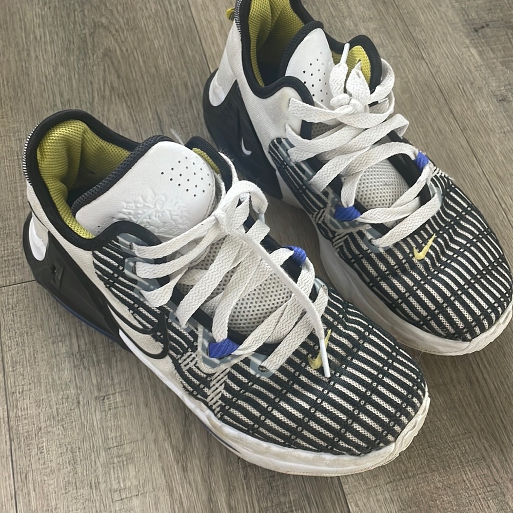 Nike LeBron Witness blue black white yellow men’s size 7